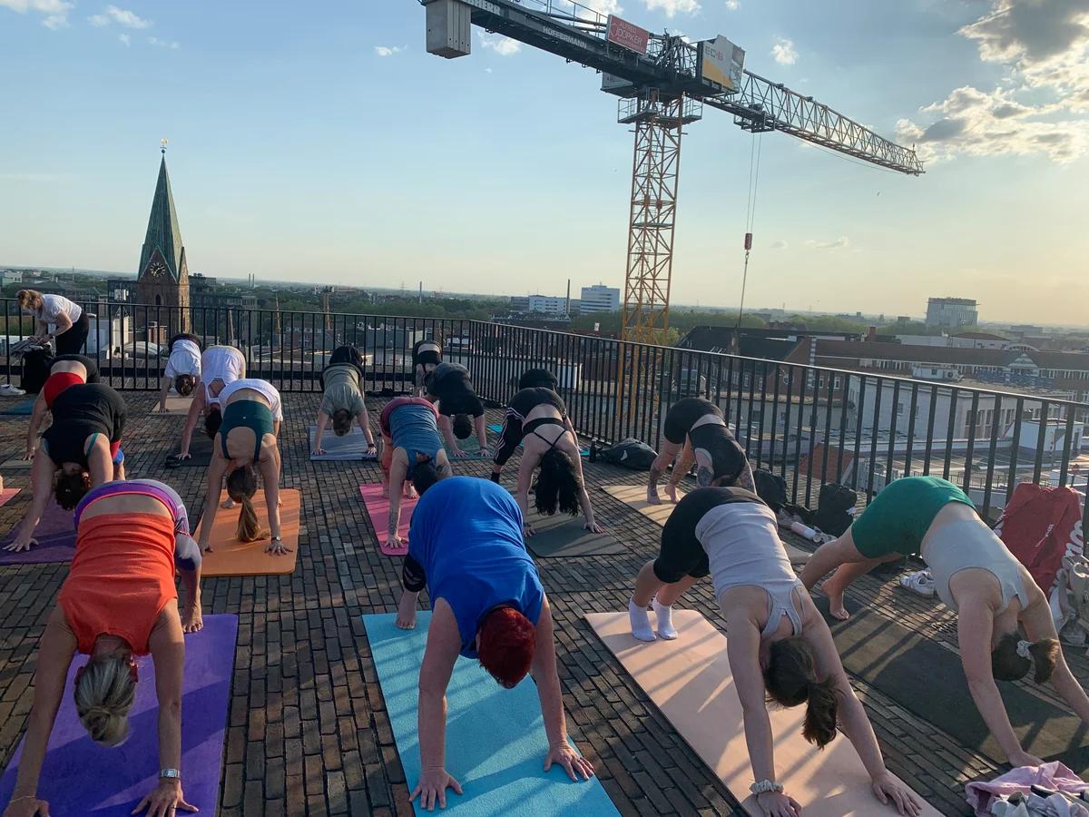 Yoga auf dem Dach - Vorschaubild 2